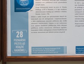 Gablota z książkami na XXVIII Poznański Przegląd Książki Naukowej